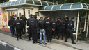 «Скрутили четверых»: в Самаре полицейские на остановке транспорта провели спецоперацию