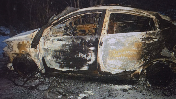 Трое южноуральцев угнали и сожгли иномарку «Яндекс.Такси»