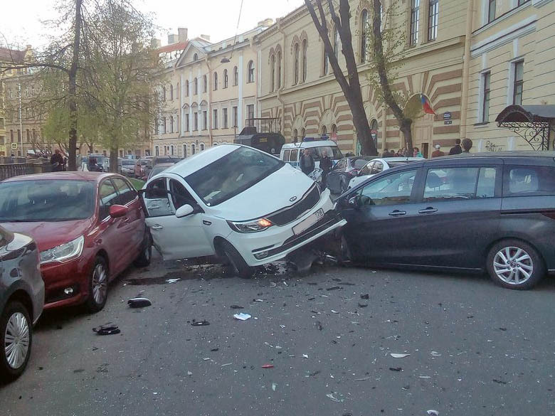 Пожар грибоедова. Вчерашнее ДТП на паласе.