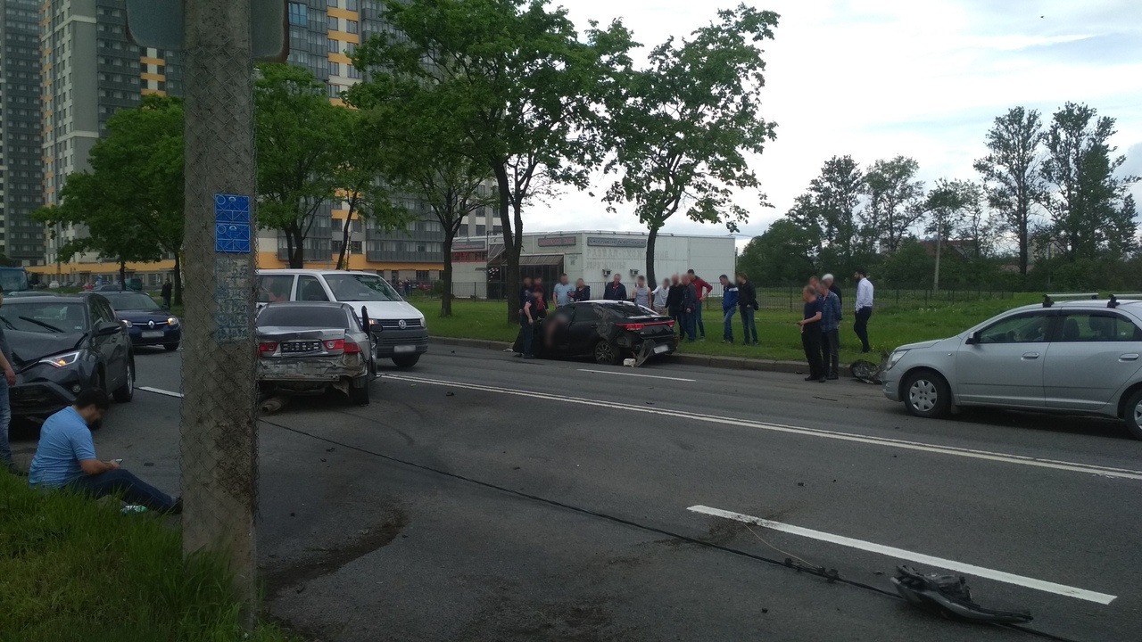 Дтп и чп санкт петербург сводка. Авария на народного ополчения. ДТП на народного ополчения 201. ДТП народного ополчения труп. Авария на народного ополчения Санкт Петербург.