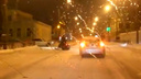 Погода позволяет: по Ярославлю стали ездить на снегоходах