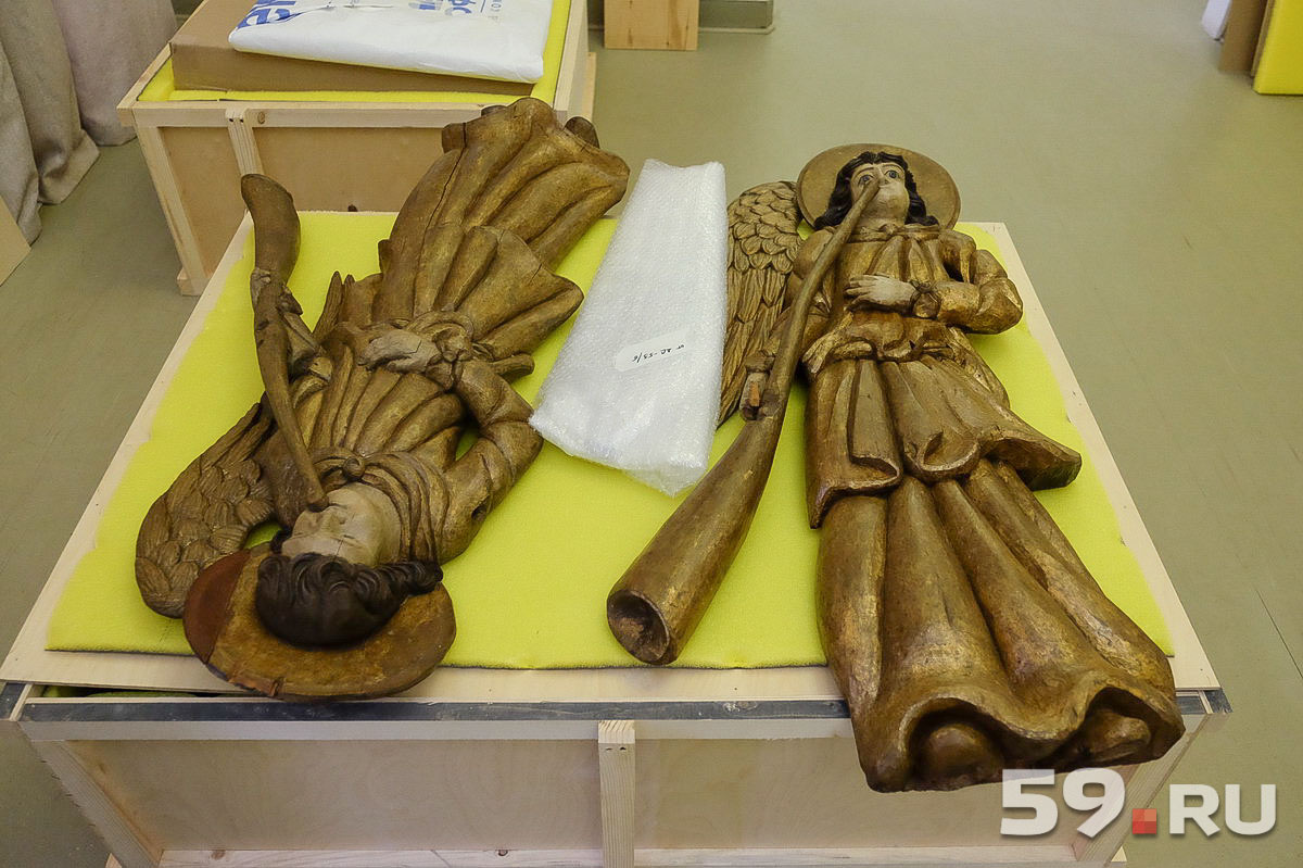 На выставку во Владивосток отправятся трубящие ангелы, созданные в XIX веке. Они сделаны в стиле барокко и покрыты позолотой. Ангелы символизируют конец света, апокалипсис