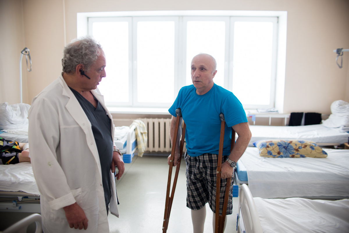 Травматологи-ортопеды поставили Владимира Тарасова буквально на ноги