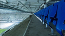 На строящемся стадионе «Ростов Арена» рабочие устанавливают кресла