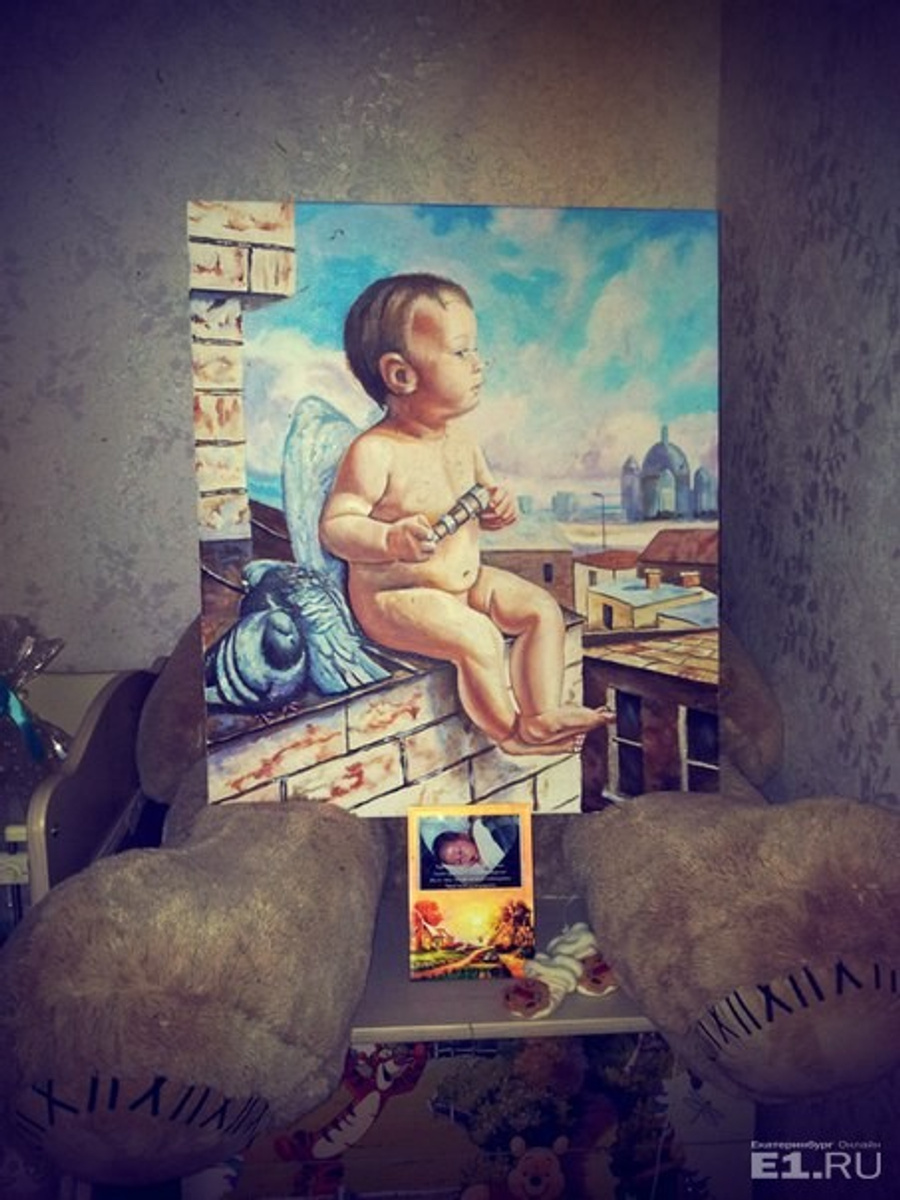Картина с изображением Владика висит над кроваткой его маленькой сестрёнки.
