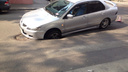 «Схалтурили на Халтуринском»: в Ростове водитель Mitsubishi угодил в яму на дороге