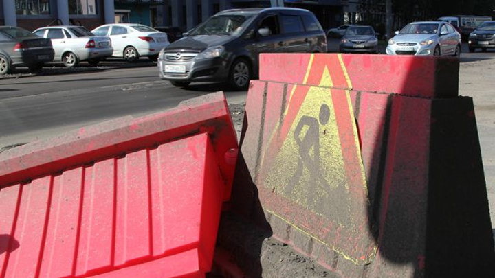 В центре Архангельска из-за ремонтов на два дня закрыли участок дороги