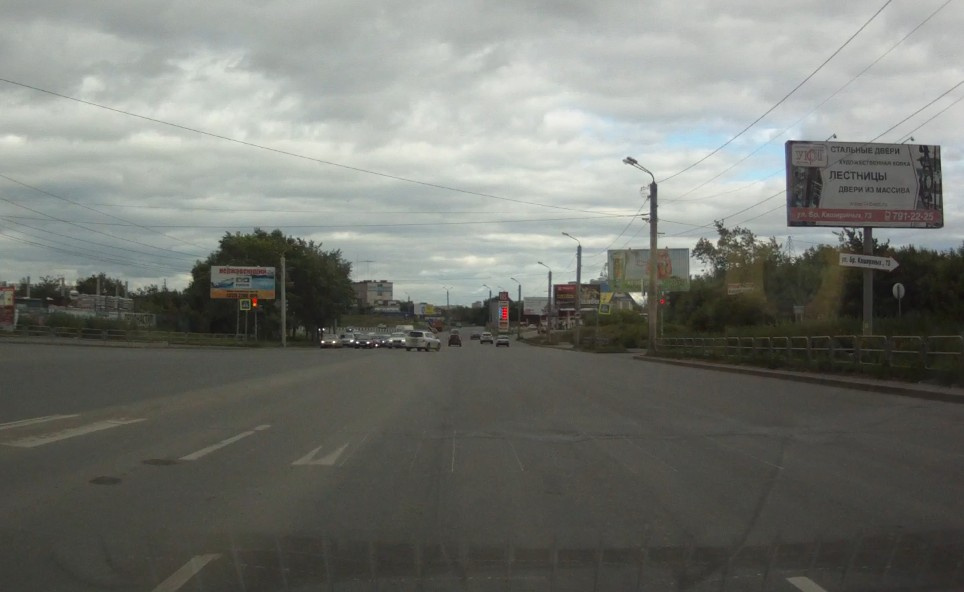 Фото прислано читателем сайта с комментарием: «На дворе почти середина июля. Что на Братьев Кашириных, что на проспекте Ленина частично нанесли разметку, частично нет. Допустим, на Кашириных разметка заканчивается возле Краснознаменной. На Ленина примерно такая же история» Фото прислано читателем сайта с комментарием: «На дворе почти середина июля. Что на Братьев Кашириных, что на проспекте Ленина частично нанесли разметку, частично нет. Допустим, на Кашириных разметка заканчивается возле Краснознаменной. На Ленина примерно такая же история»