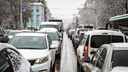 Ростов встал в пробках из-за заметенных снегом улиц