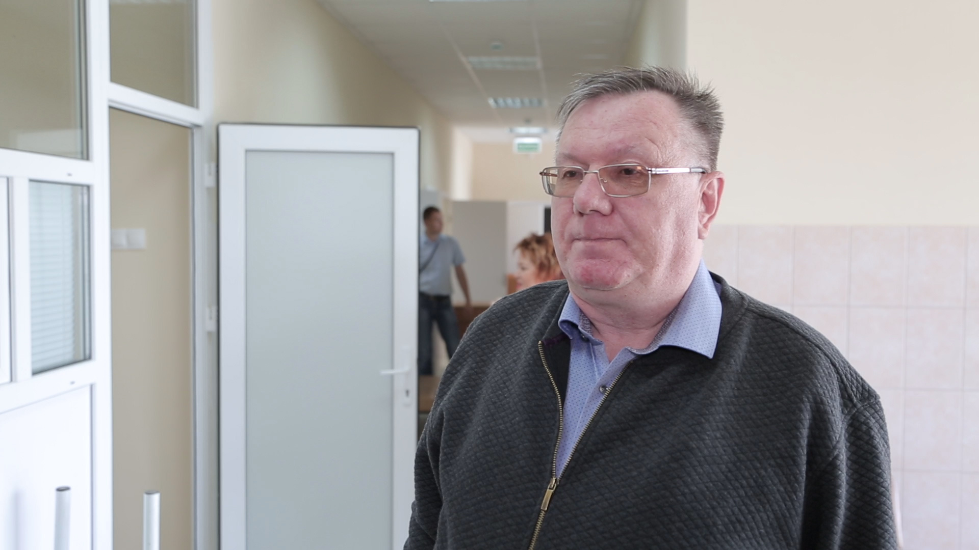 Алексей Овчинников надеется, что жители микрорайонов, увидев врача рядом с домом, задумаются о прикреплении к районной больнице