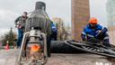 «Закидывают снегом и бросают ветки»: Вечный огонь в Перми очистили от гари и мусора