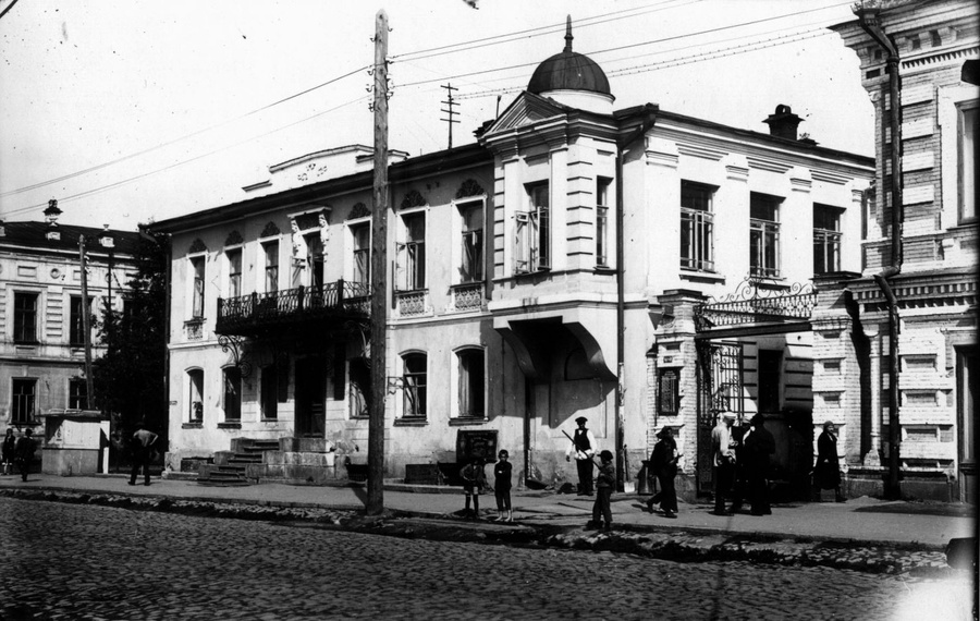 Библиотека Тихоцкой на Главном проспекте.