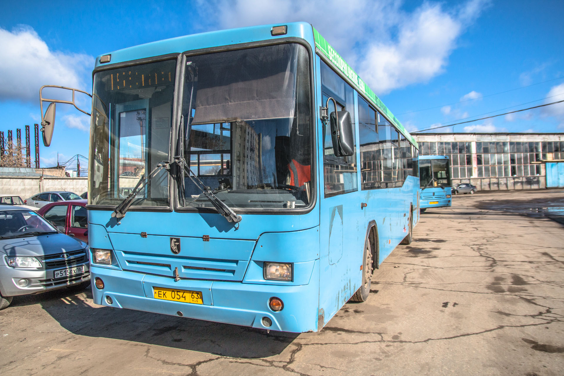 В будние дни дачные автобусы выходят на городские маршруты