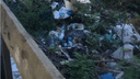 Пять самосвалов мусора вывезли коммунальщики с незаконной свалки в переулке Халтуринском