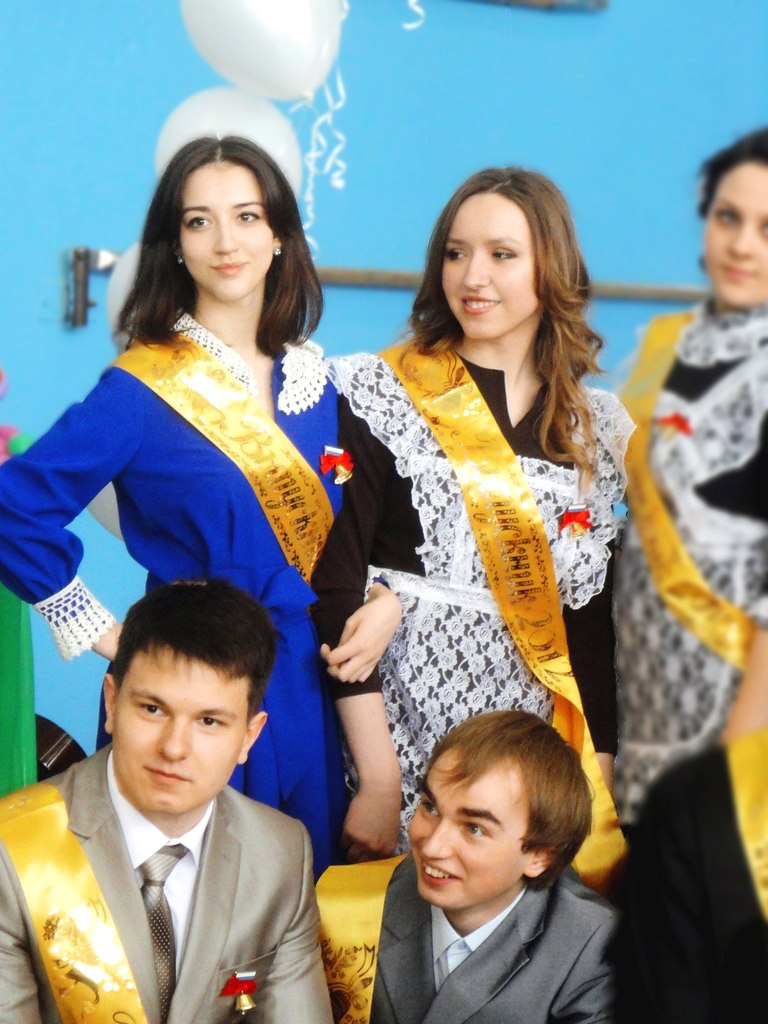 Школа №4. Надым (ЯНАО). 2012 год. Ольга – в синем платье. Школа №4. Надым (ЯНАО). 2012 год. Ольга – в синем платье.