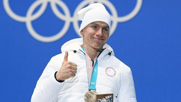 Тюменскому призеру Олимпиады в Пхёнчхане Александру Большунову присвоили звание заслуженного мастера спорта