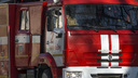 В Ростове сгорела припаркованная около заправки иномарка