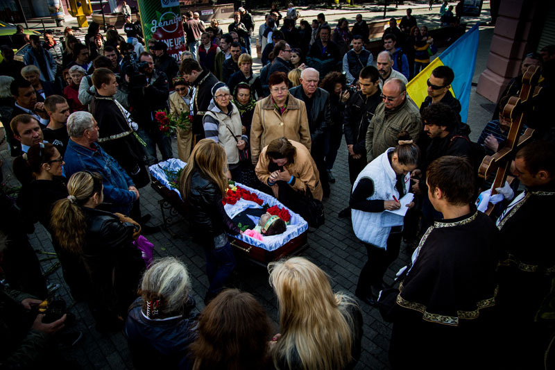 Сколько погибших в одессе. Одесса 2014 дом профсоюзов погибшие. Соденные люди в Одессе.