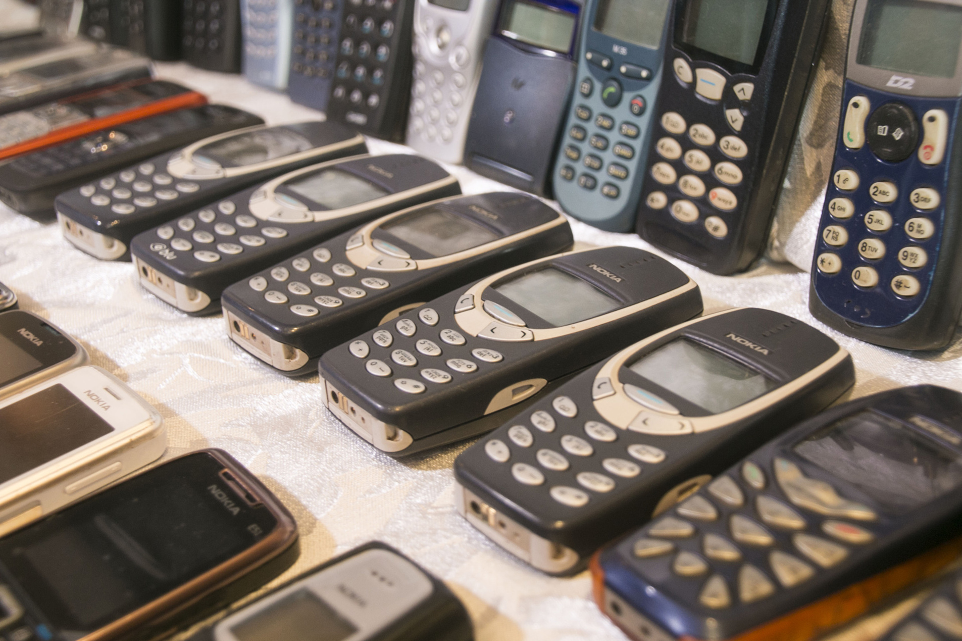 Легендарная Nokia 3310 имеется сразу в нескольких экземплярах
