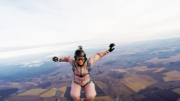 «Это неописуемое чувство свободы»: челябинские экстремалы смогут прыгать с высоты 4000 метров