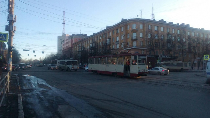 В Челябинске за сутки произошли сразу два ДТП с трамваями