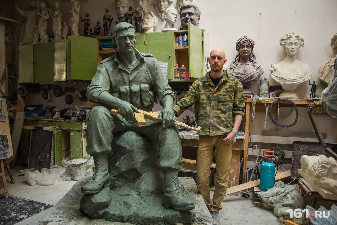 Скульптор Виталий Датченко лепил афганца со своего отца