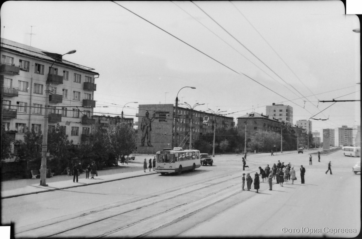 Главная улица района застраивалась в 1960-1970-х. 1980-е