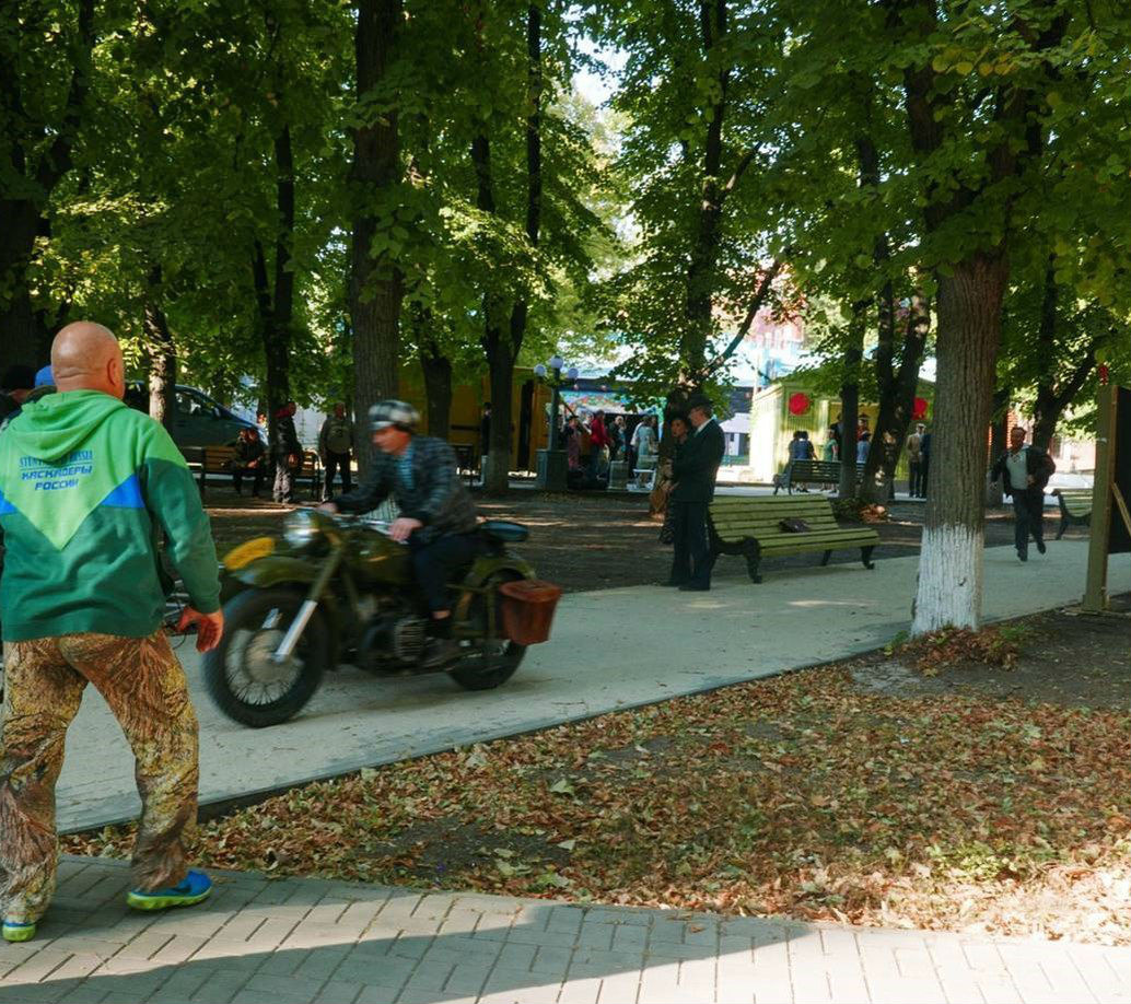 А это тот самый мотоцикл, за которым бежит актер А это тот самый мотоцикл, за которым бежит актер