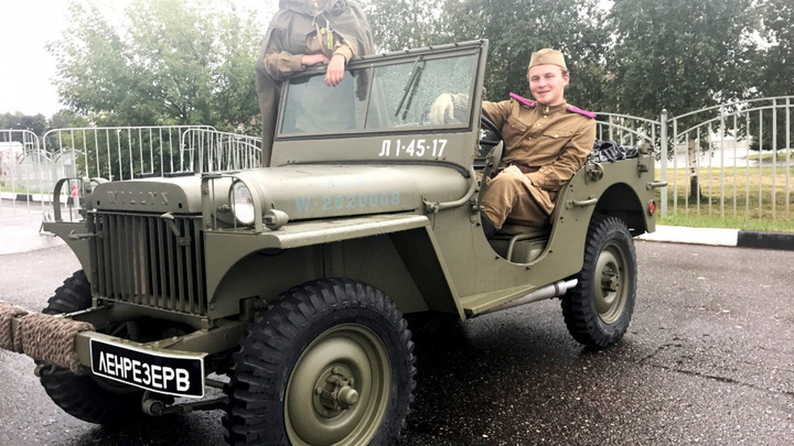 Машина на дровах и старый Willys: в Ярославль приехали легендарные боевые машины
