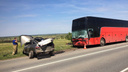 На трассе под Самарой водитель ВАЗ-2112 врезался в пассажирский автобус и погиб