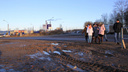 Дорогу сделали, про пешеходов забыли: проезд Сибиряковцев заблокировали от людей грязью