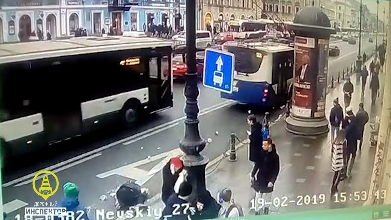 Кадр из видео на YouTube-канале "Дорожный инспектор. Санкт-Петербург"