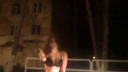 «Видимо, проспорила»: жительница Самары устроила эротические танцы прямо на улице