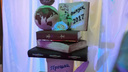 Торт в полтора метра: самарские выпускники съели на выпускном книги, сову и глобус