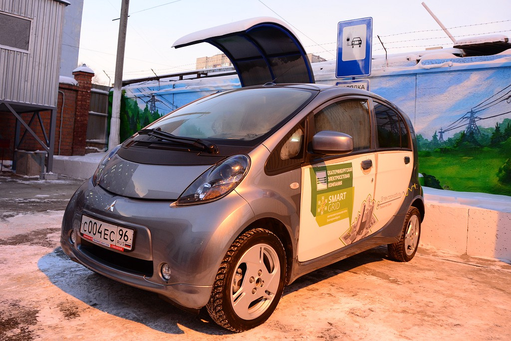 Mitsubishi i-Miev достаточно распространен в России, но относится к электромобилям первого поколения Mitsubishi i-Miev достаточно распространен в России, но относится к электромобилям первого поколения