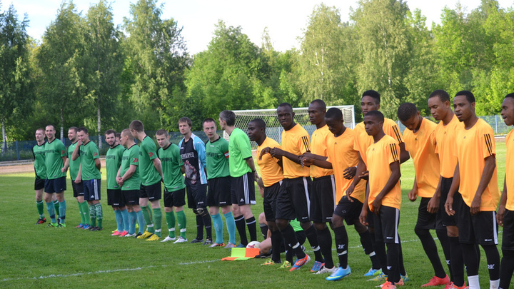 Спортсмены из Нигерии прилетели в Рыбинск сыграть в футбол