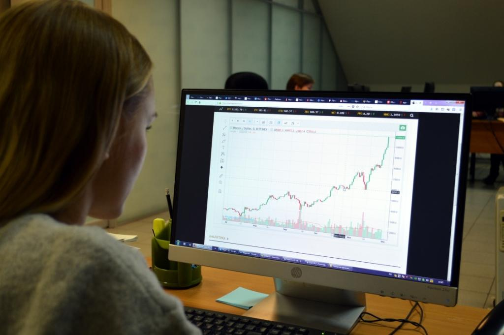 Курс биткоина накануне вырос до 11 тысяч долларов за монету Курс биткоина накануне вырос до 11 тысяч долларов за монету