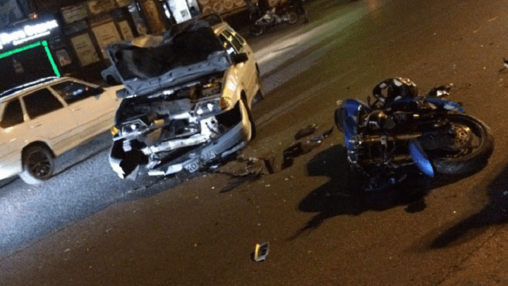 На улице Герцена в ДТП с легковушкой пострадал мотоциклист