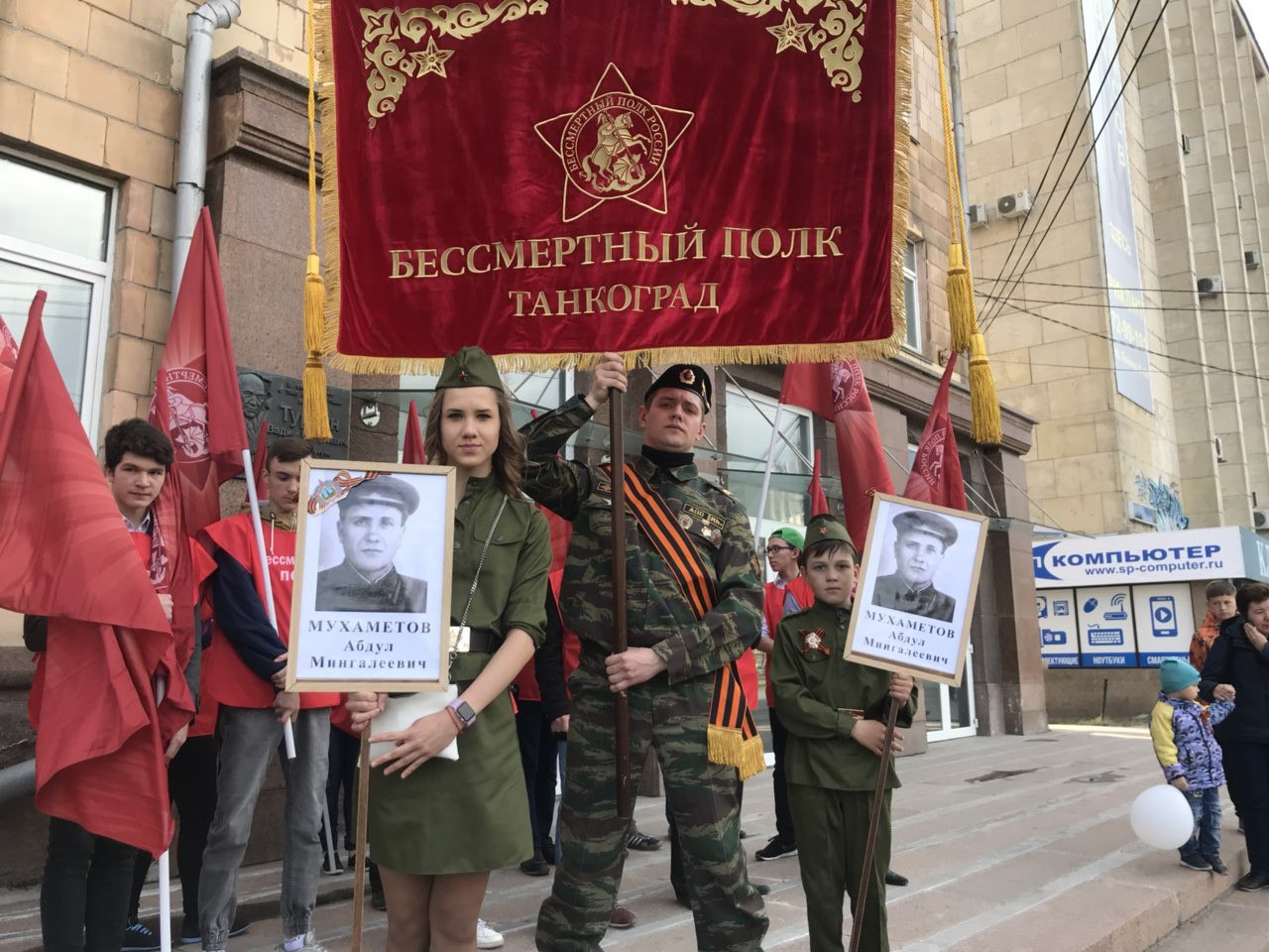 У «Бессмертного полка» есть своё знамя У «Бессмертного полка» есть своё знамя