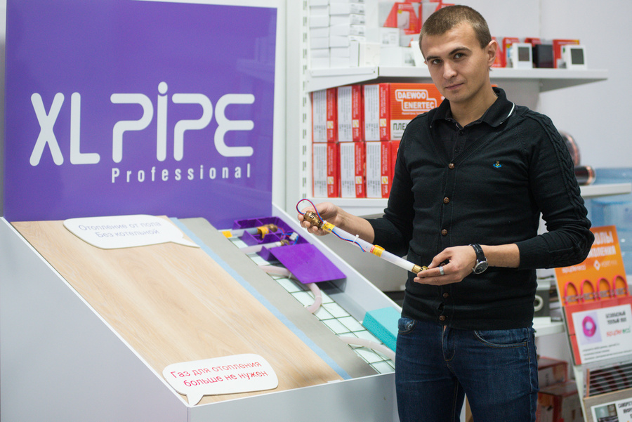 Сотрудник отдела продаж Игорь Рогов рассказал об устройстве тёплого пола системы xl pipe.