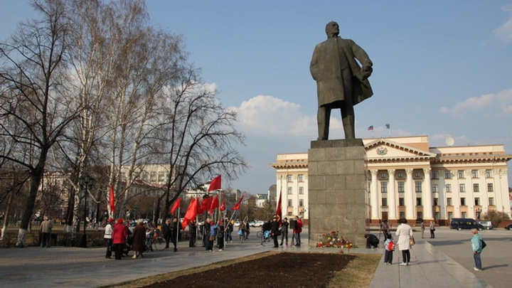 Депутат Госдумы от Тюменской области предложил захоронить останки Ленина