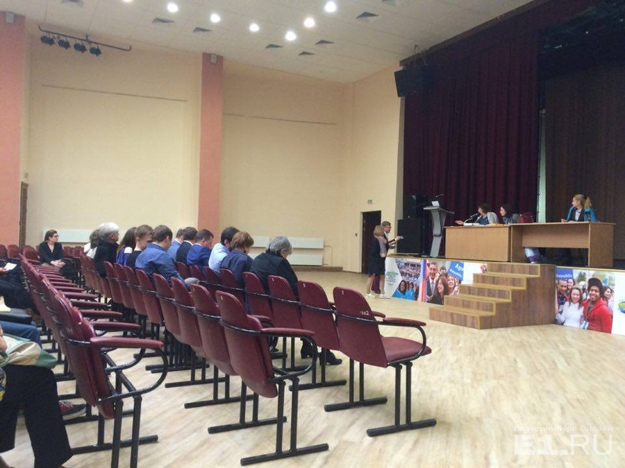 В Екатеринбурге прошли публичные слушания по проекту реконструкции Макаровского моста и соседних улиц.
В Екатеринбурге прошли публичные слушания по проекту реконструкции Макаровского моста и соседних улиц.