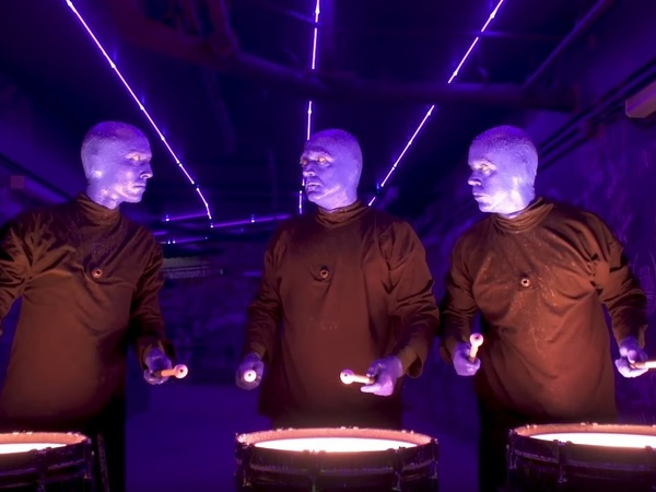 скриншот с Youtube.com (Blue Man Group)