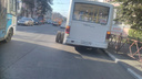 В центре Ярославля у маршрутки отвалились два колеса