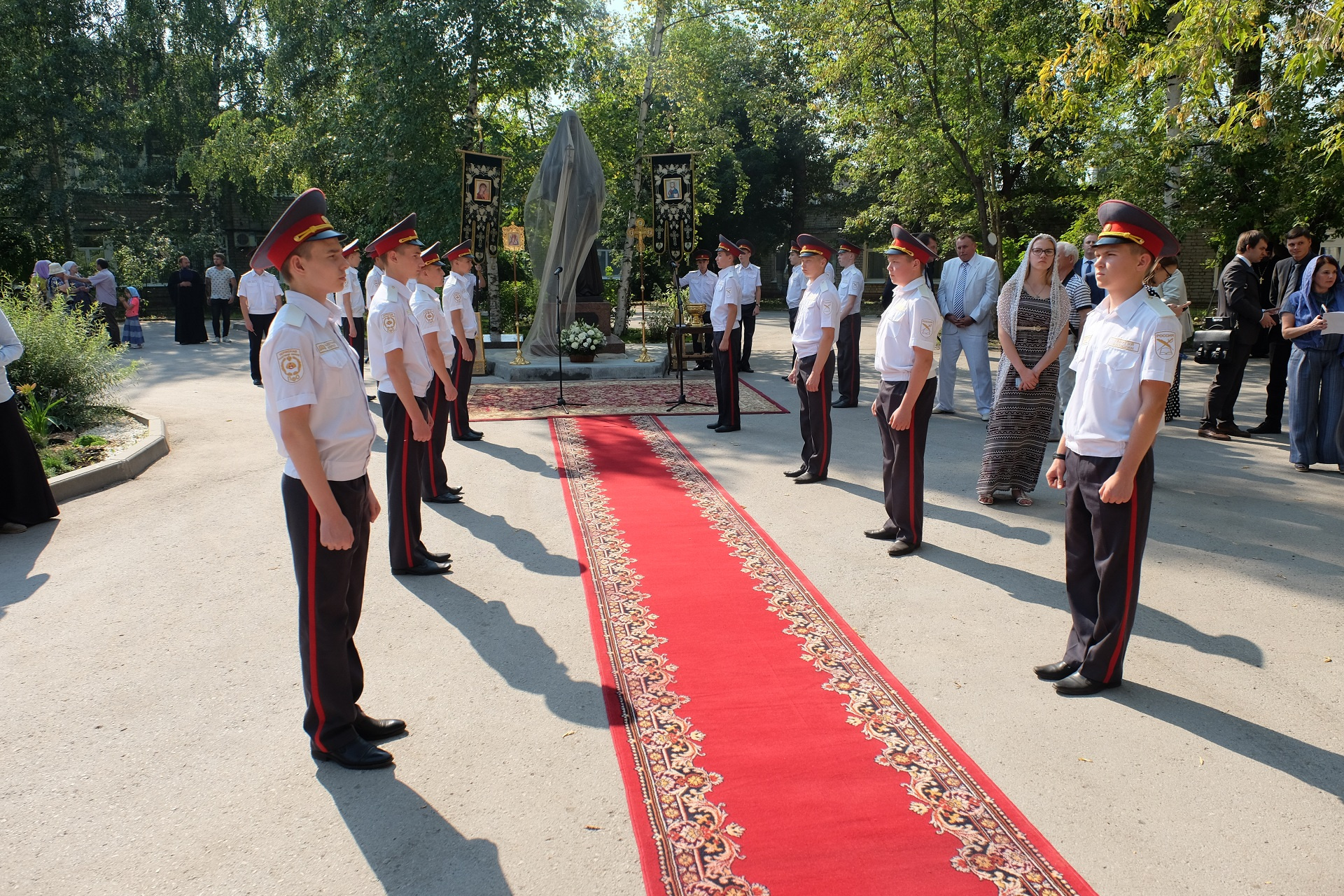 Почетное право снять ткань получили воспитанники Пермского кадетского корпуса