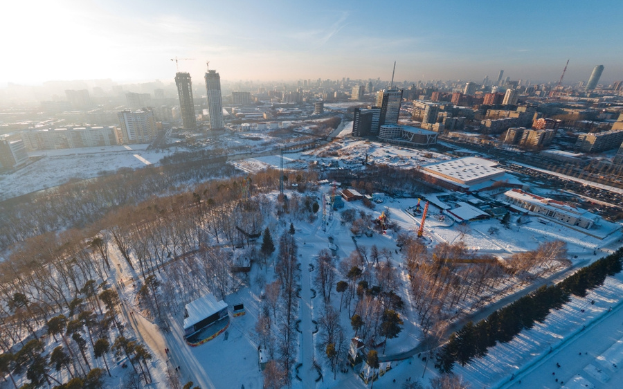 Исеть парк екатеринбург. ЖК Исеть парк. Парк Маяковского река Екатеринбург. Пик Исеть парк.