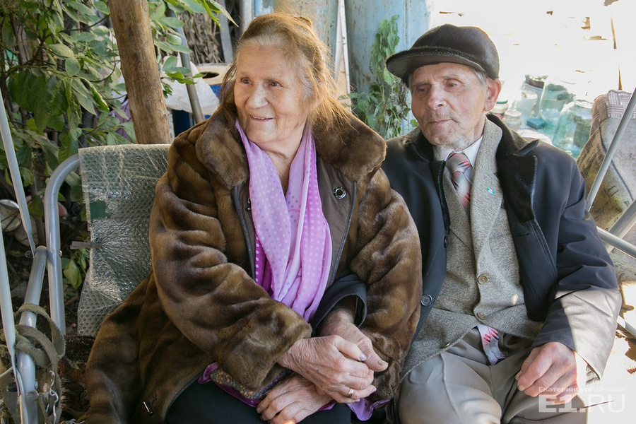 10 сентября этого года у семьи была годовщина свадьбы — 58 лет совместной жизни. 10 сентября этого года у семьи была годовщина свадьбы — 58 лет совместной жизни.
