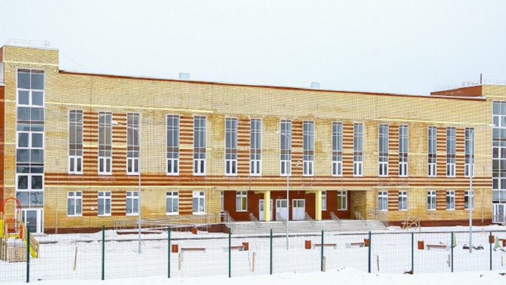 «Трест №14» построил во Фролах самую большую школу в Прикамье