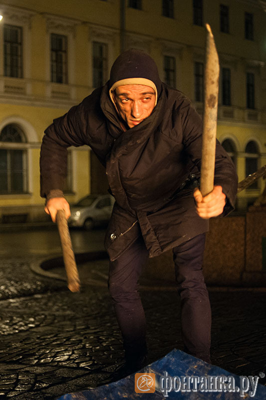 петр павленский перфоманс. петр павленский на красной площади. пётр андреевич павленский. петр павленский на красной площади. пётр андреевич павленский.