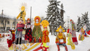 Борщевик и Чемпионушка: в центре Ярославля выставили масленичных кукол